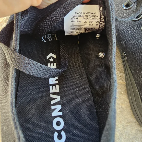 Converse Womens Black Lighweight Sneakers Size 7 - Picture 3 of 4